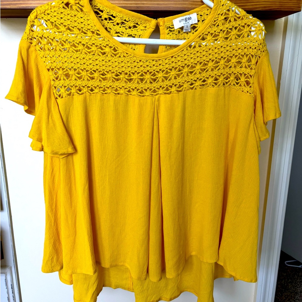 Umgee yellow blouse, size small